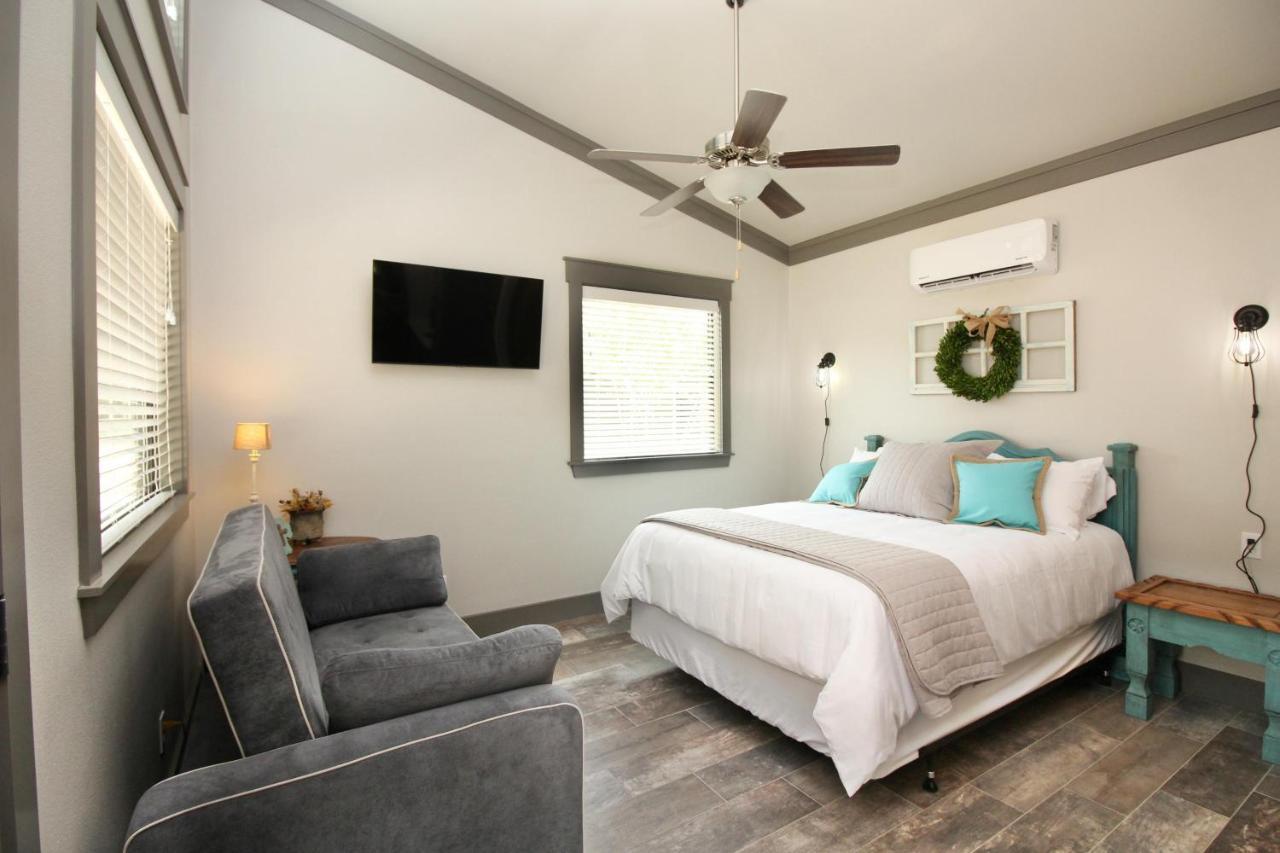 Green Acres Cottages - New Braunfels Suite ウィンバリー エクステリア 写真