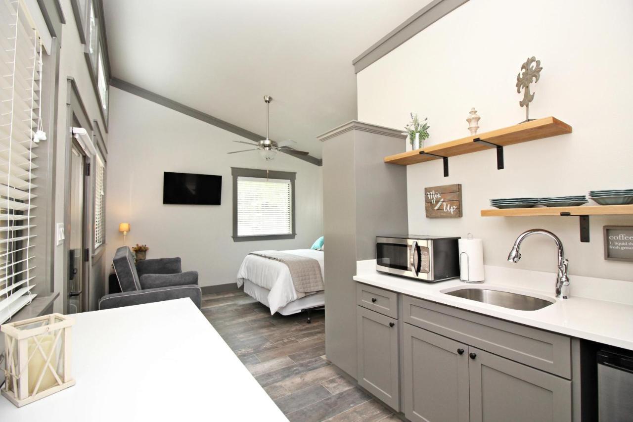 Green Acres Cottages - New Braunfels Suite ウィンバリー エクステリア 写真